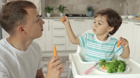 The child eats broccoli. Organic food. healthy vegetables rich in vitamins Stock-Footage 238765211