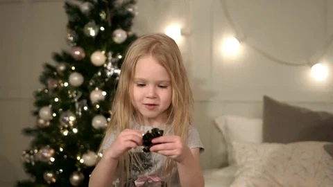 A child eats candy. Girl eating chocolate. 動画素材 84935997