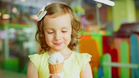A child eats ice cream on a hot summer day at the mall. Stock-Footage 199429806