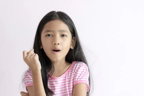 The child is ejecting her finger like something is thinking. Foto stock