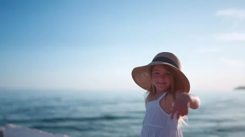 Child Enjoying the Beach at Sunset Видео 341119393