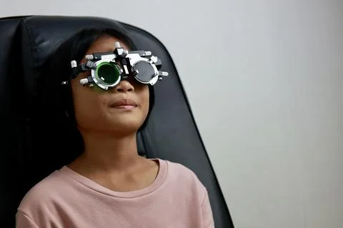 Child eye check Stock-Fotos