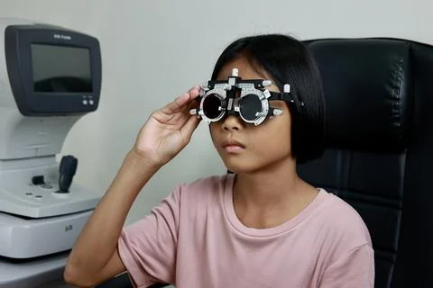 Child eye check Stock-Fotos