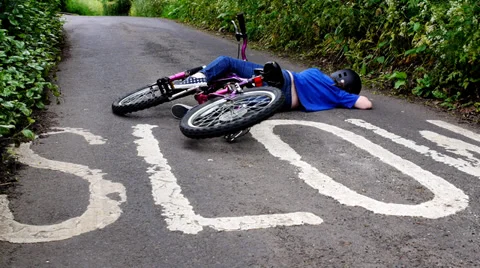 Child fallen off bike Stock Footage 39076802