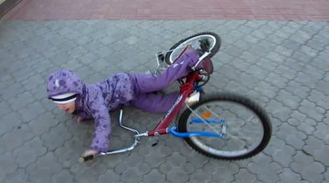 kid fall off bike