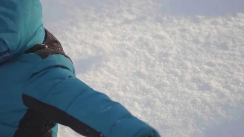 Child falls into the snow in slow motion. Active sports outdoors. Winter Sunny Vídeo Stock 83620355