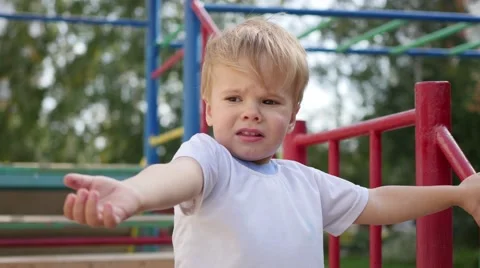 Child gesture pointing toward 库存影片 67384193