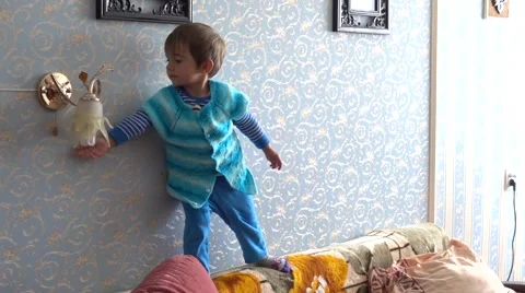 Child gets to wall bracket 스톡 동영상 63756657