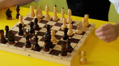 Child with glasses playing chess while spending time together at home. Vídeos de archivo 133379255