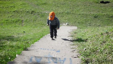 The child goes up the stairs Stock-Footage 107974019