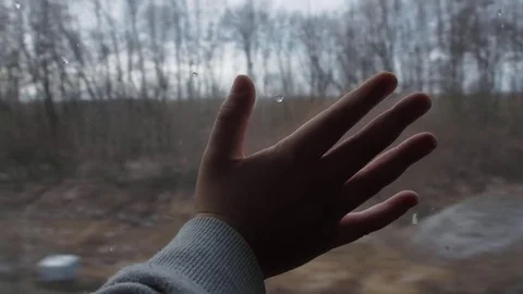 Child Hand on The Train Window on the Background Of Landscape, Snow Covered F 스톡 동영상 84852089