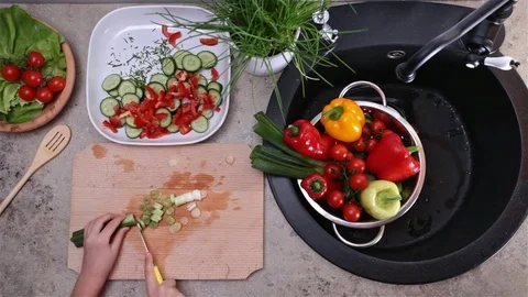 Child hands preparing vegetables salad Video stock 77679114