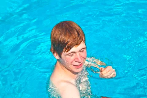 Child has fun in the pool Stock Photos