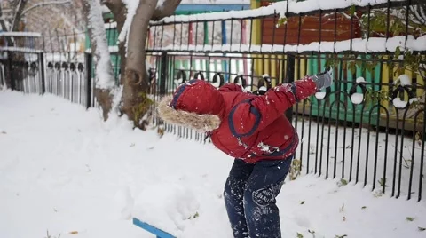 A child jumps into the snow 库存影片 68973294