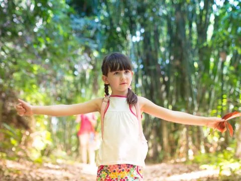 Child in the jungle Stock-Fotos