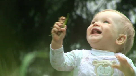 Child keep the cover Видео 475239