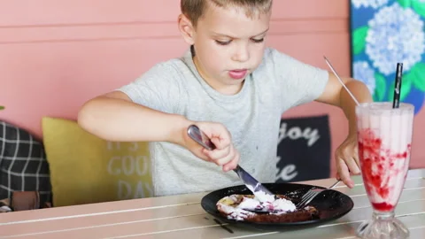 Child learning eat with knife. Stock Footage 267952877