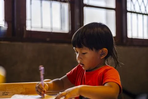 Child Learning How To Write Stockfoto's