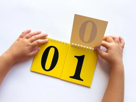 Child learning numbers with interactive flip book Foto stock