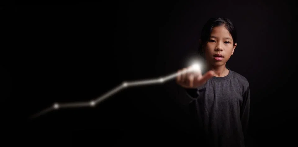 Child learning progress concept with rising line graph, girl pointing to th.. 스톡 사진