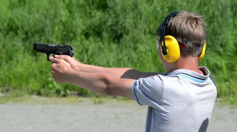 Child learns to shoot Video stock 61182912