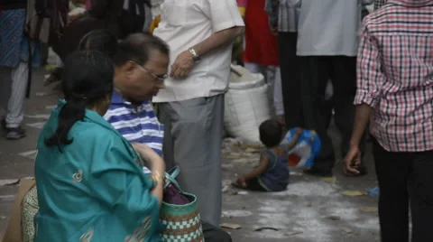 Child left orphan on the streets Stock Footage 47460729