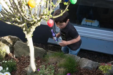 A child looking for Easter egg in the garden Foto stock