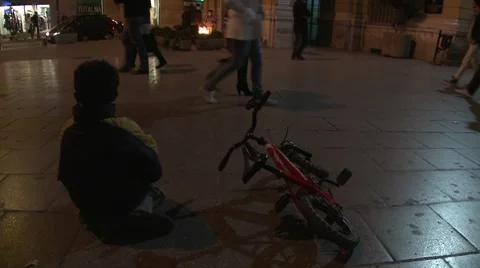 Child looking at Eternal Flame Video stock 8678678