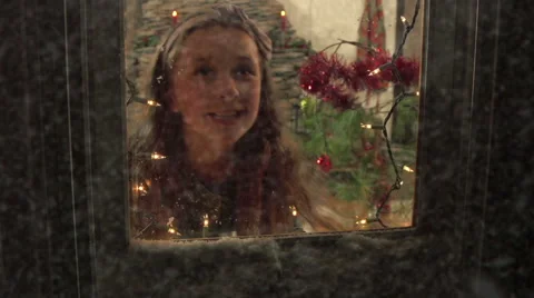 Child looking out of the window for Santa Claus on Christmas Eve Stock-Footage 42140529