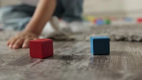 The child makes his choice, choosing between red and blue cubes Stock-Footage 238764034