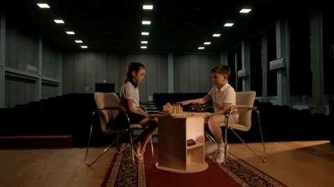 Child makes a move with a white pawn during a chess championship Video stock 156700222