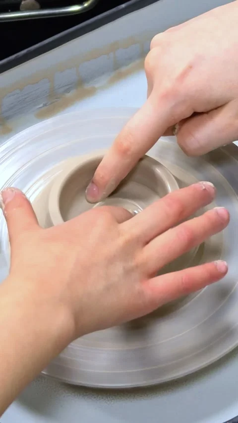 Child making ceramic vase on rotating pottery wheel at workshop. Creativity. Stock-Footage 324727081