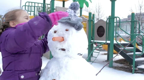 A child making a snowman Stockbeeldmateriaal 59979667