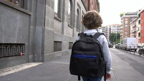 Child with mash and backpack goes back to school after lockdown due to Covid-19 Video stock 139926003
