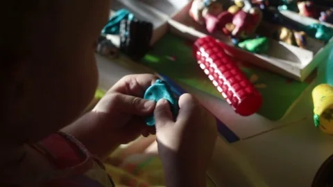 The child molds from plasticine Stockbeeldmateriaal 84680497
