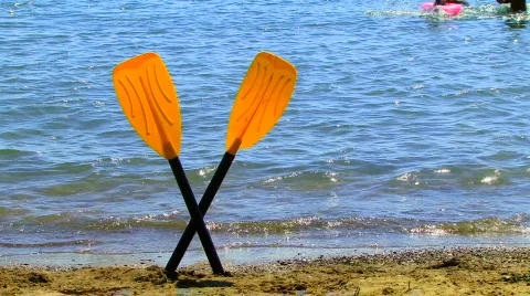 Child Oars in the Sand 動画素材 584973