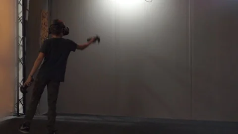 Child play with virtual reality glasses (VR) 스톡 동영상 110905772