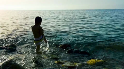 A child playing in a beach Video stock 136679465