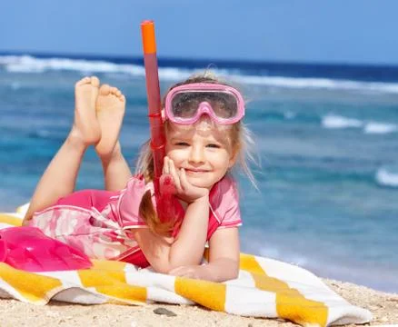 Child playing on  beach. Foto stock