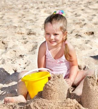 Child playing on  beach. Foto stock