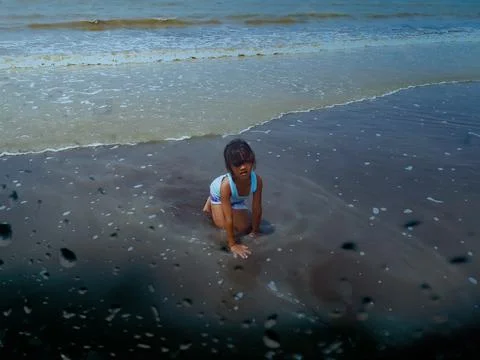 A child is playing on the beach 스톡 사진