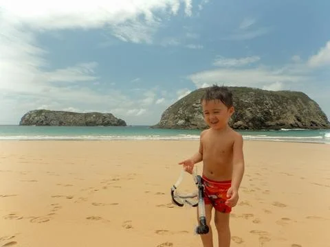 Child playing on the beach Fotos de archivo