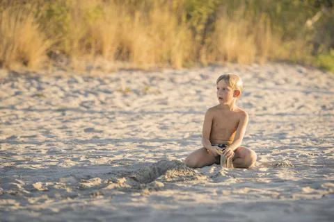 Child playing on the beach summertime 库存照片