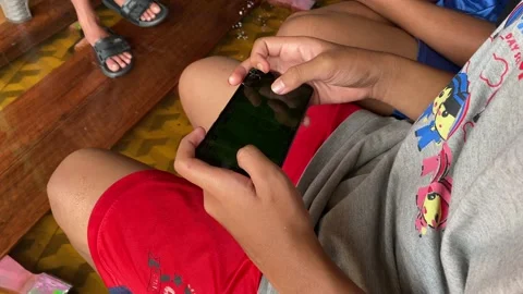 Child playing gadget 库存影片 219480683