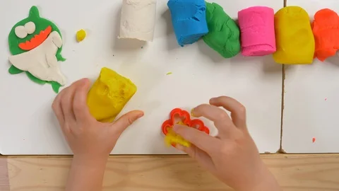 Child is playing with modeling compound 库存影片 128061250