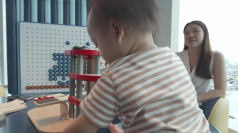 Child Playing in Modern Indoor Space Vidéo 343556408