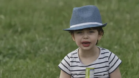 Child playing at the park. 스톡 동영상 51073381
