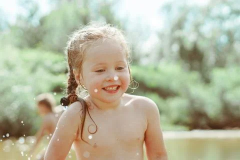 Child playing in the river 库存照片