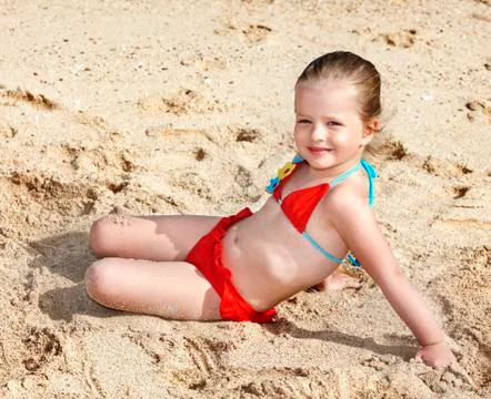 Child playing in sand. Foto stock