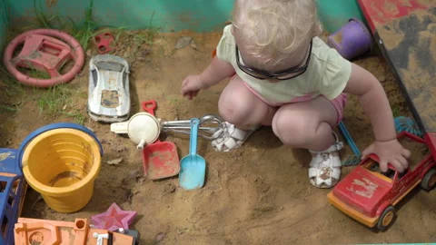 Child playing in sandbox Video stock 301504282